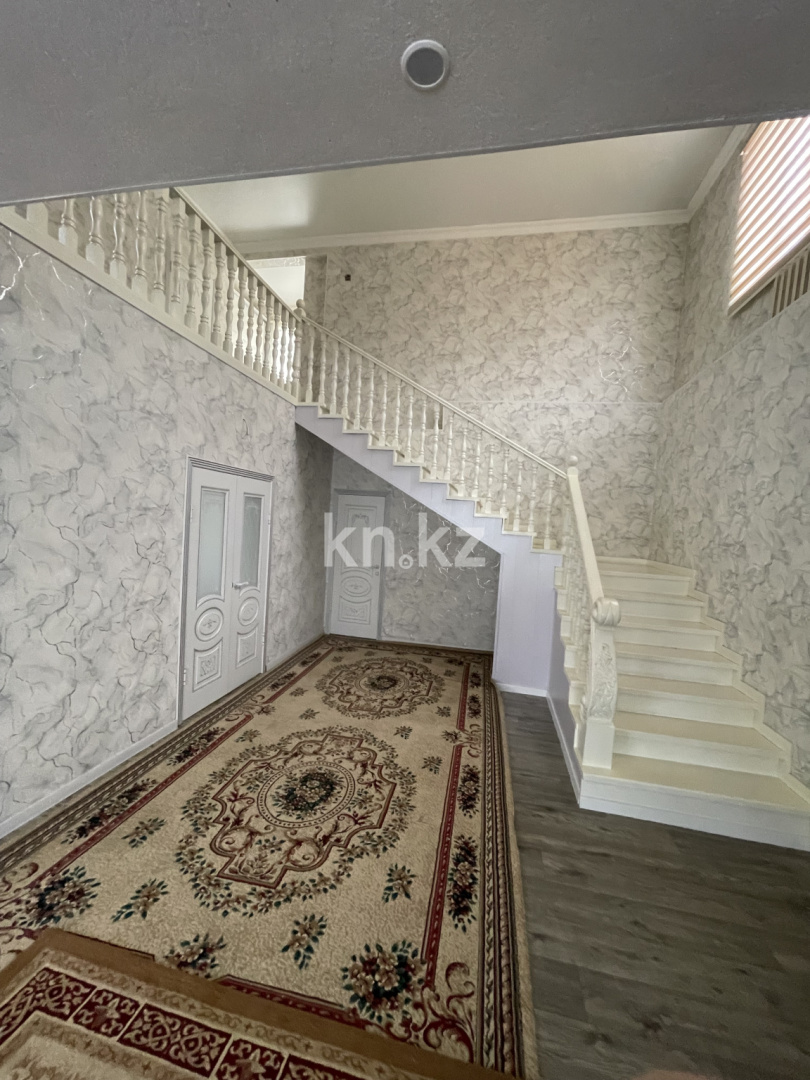 Продажа 4-комнатного дома, 195 м², ул. Исагулова, дом  4 - Продажа домов и коттеджей в Алматы фото 1 из 11