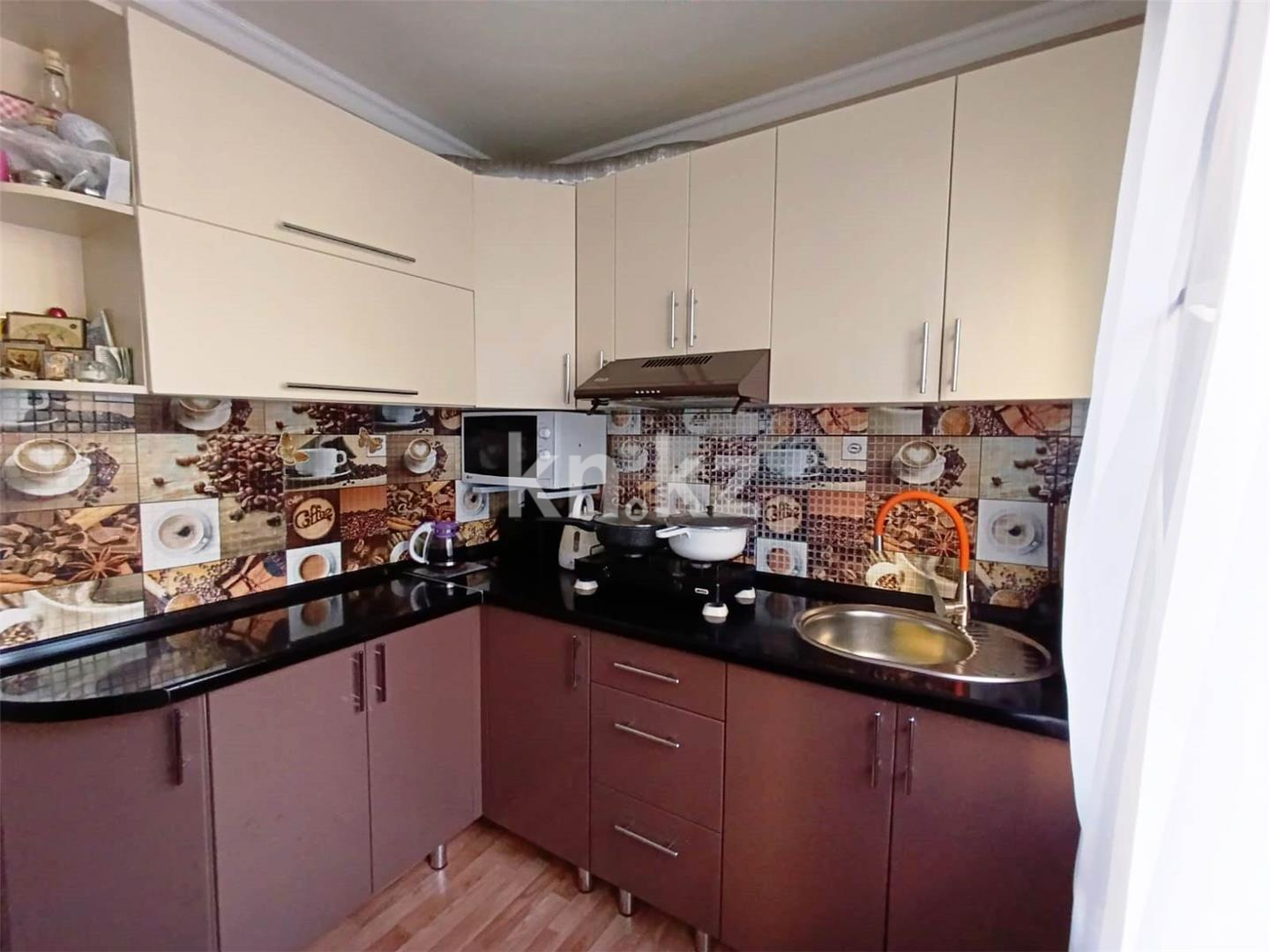 Продажа 3-комнатной квартиры, 48 м², мкр-н 17, дом  55 - Продажа  трехкомнатных квартир в Караганде фото 1 из 14