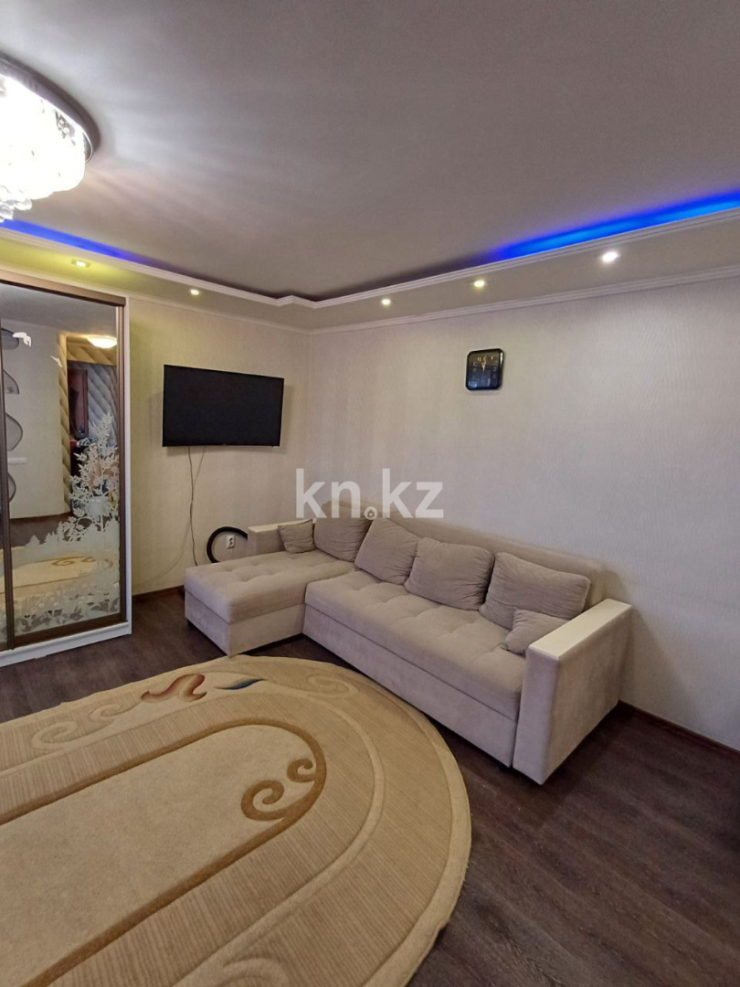 Аренда 2-комнатной квартиры посуточно, 55 м², ул. Казахстан, дом  64 - Аренда квартир посуточно в Усть-Каменогорске фото 1 из 15