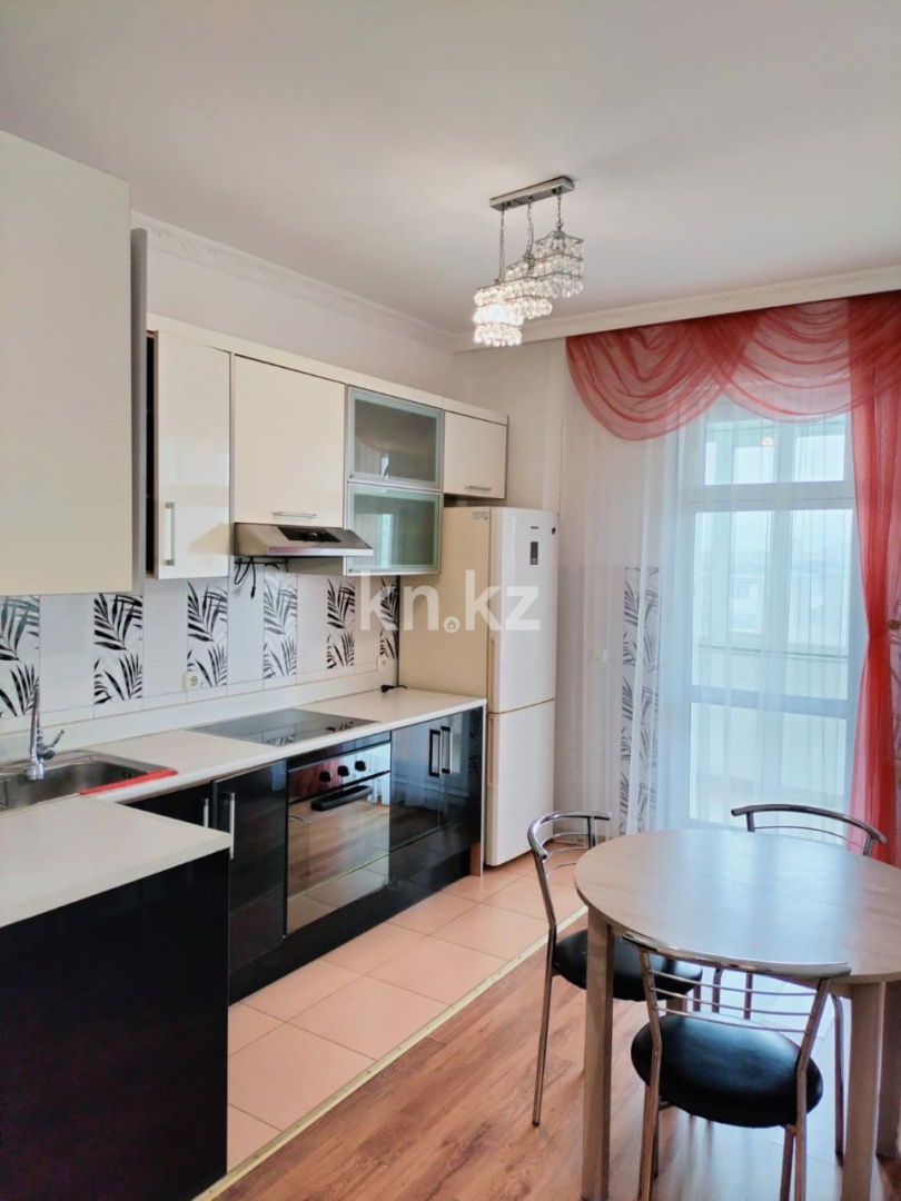 Аренда 3-комнатной квартиры, 80 м², ул. Сембинова, дом  9 - Аренда  трехкомнатных квартир помесячно в Астане с фото фото 1 из 6