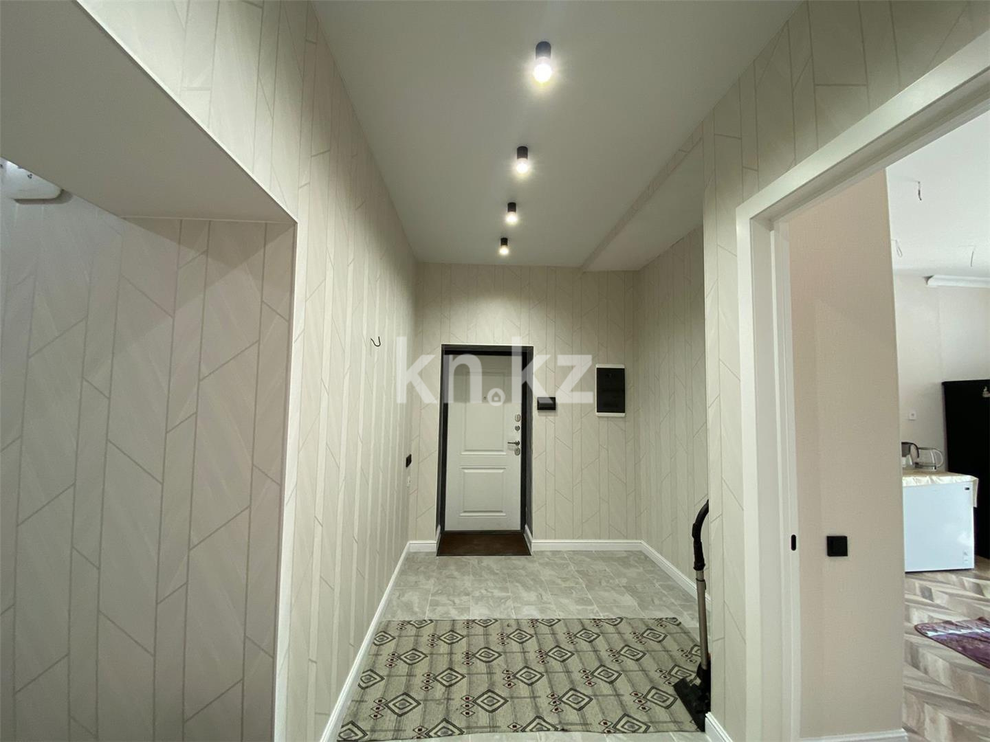 Продажа 3-комнатной квартиры, 98 м², пр. Строителей в Караганде - фото 12