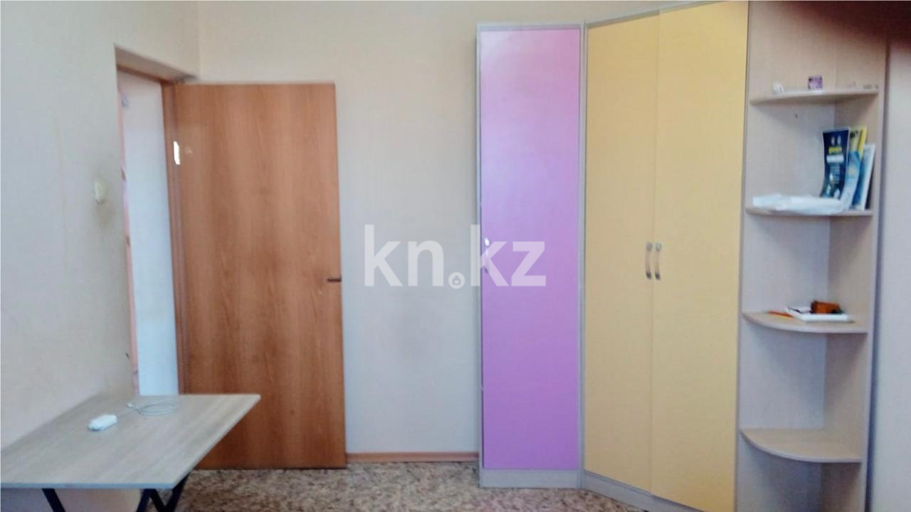 Продажа 3-комнатной квартиры, 63 м², мкр-н Голубые Пруды, дом  12 в Караганде - фото 9