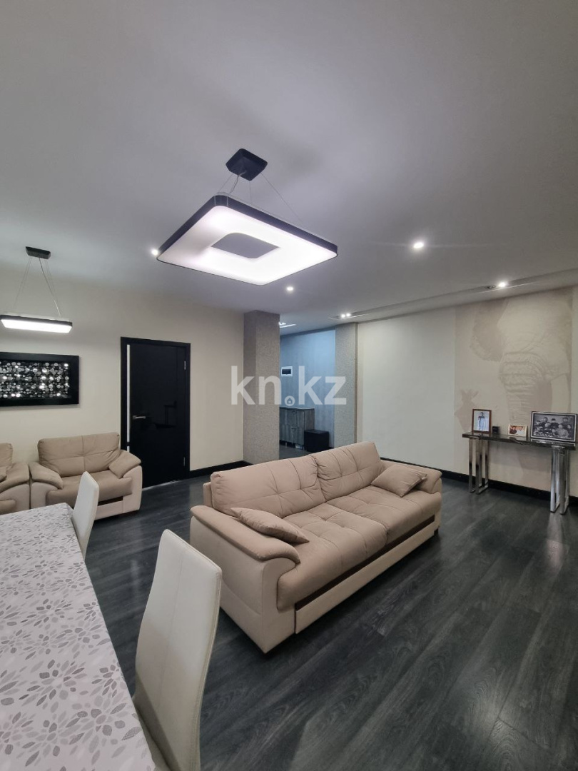 Продажа 4-комнатной квартиры, 160 м², ул. Аманжолова, дом  65/4 в Караганде - фото 2