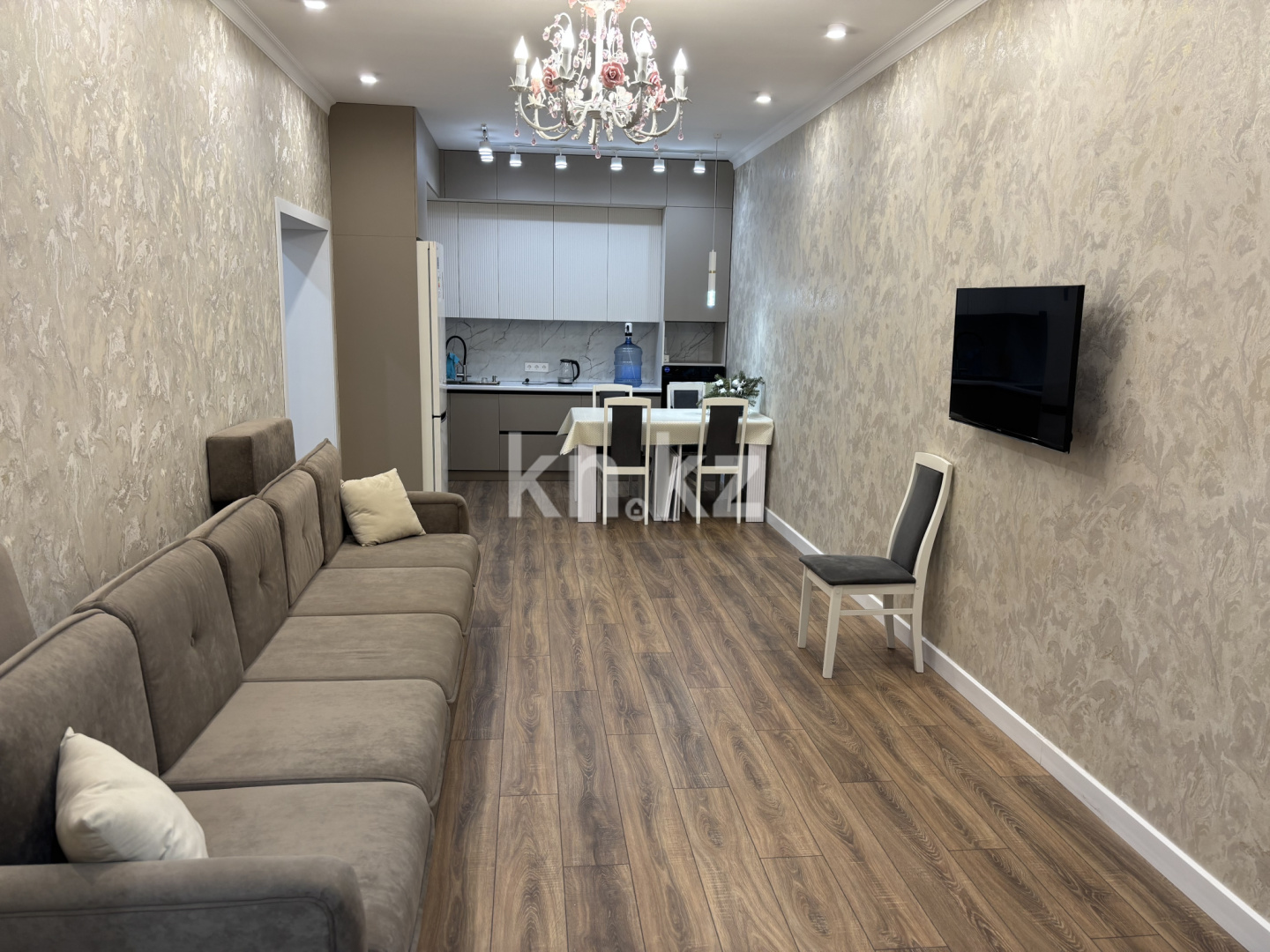 Аренда 3-комнатной квартиры, 90 м², пр. Республики, дом  49 - Аренда квартир помесячно в Караганде фото 7 из 37