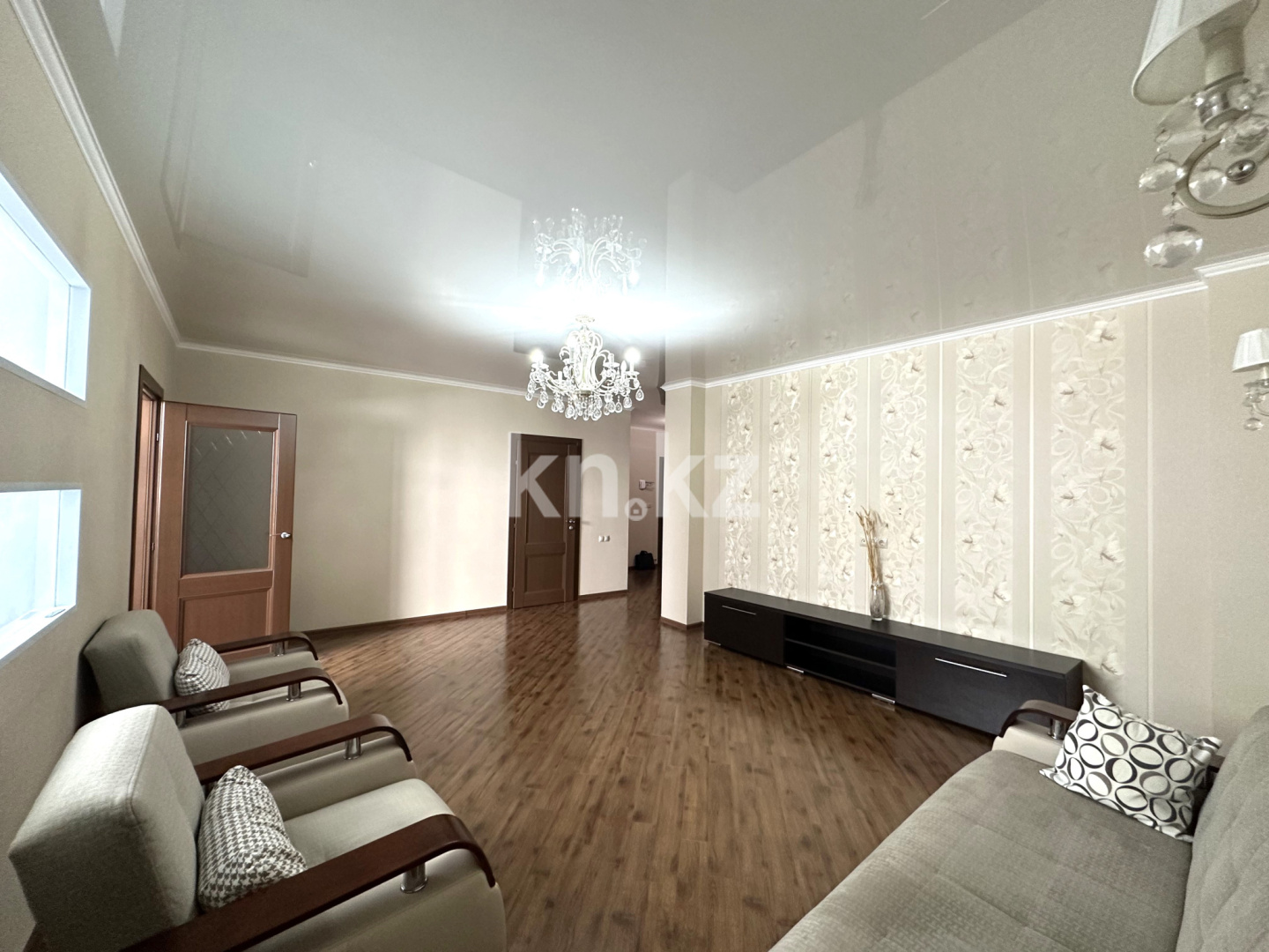 Аренда 3-комнатной квартиры, 117 м², пр. Шахтеров, дом  60 - Аренда  трехкомнатных квартир помесячно в Караганде фото 11 из 40