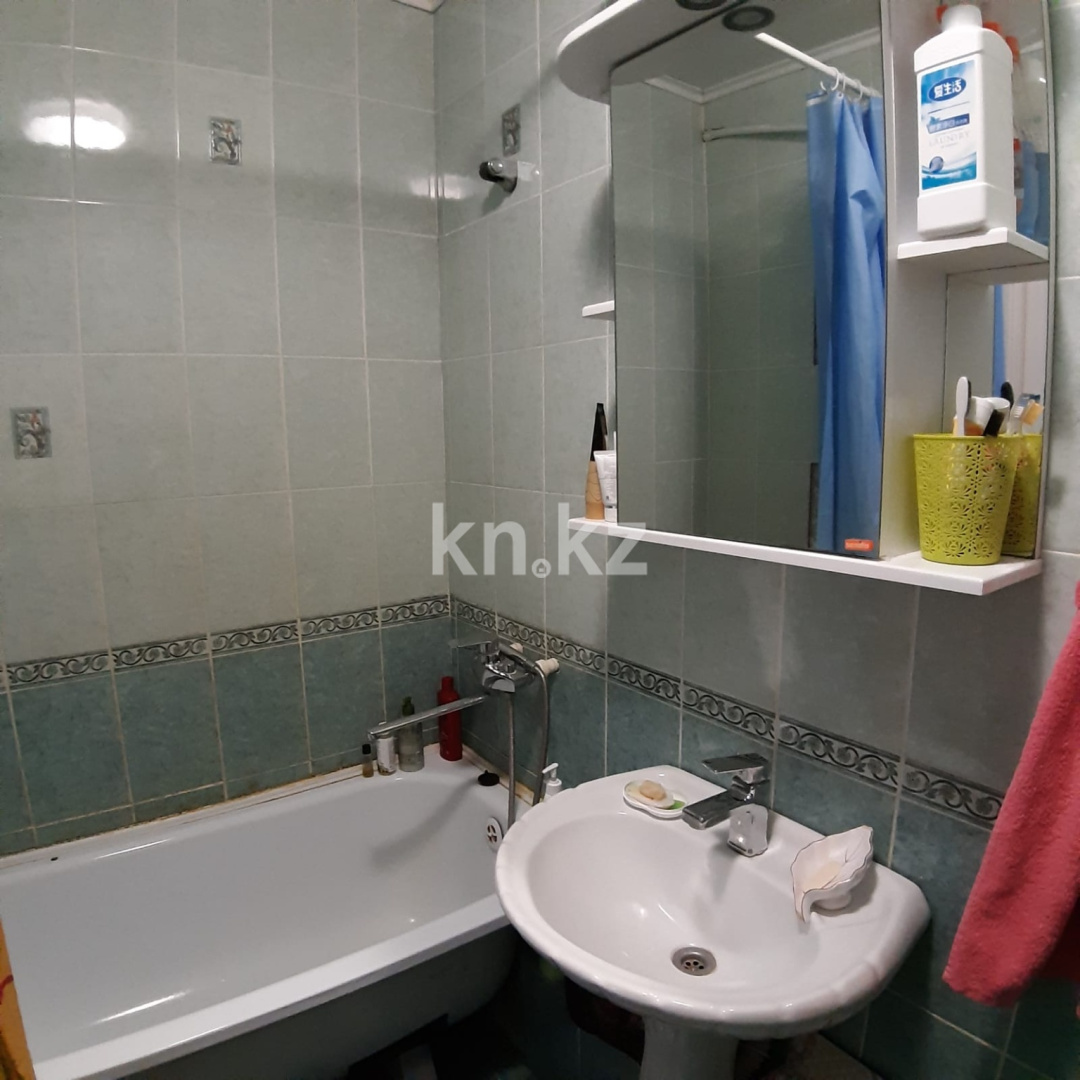 Продажа 3-комнатной квартиры, 64 м² - Продажа квартир от собственников в Караганде фото 5 из 8