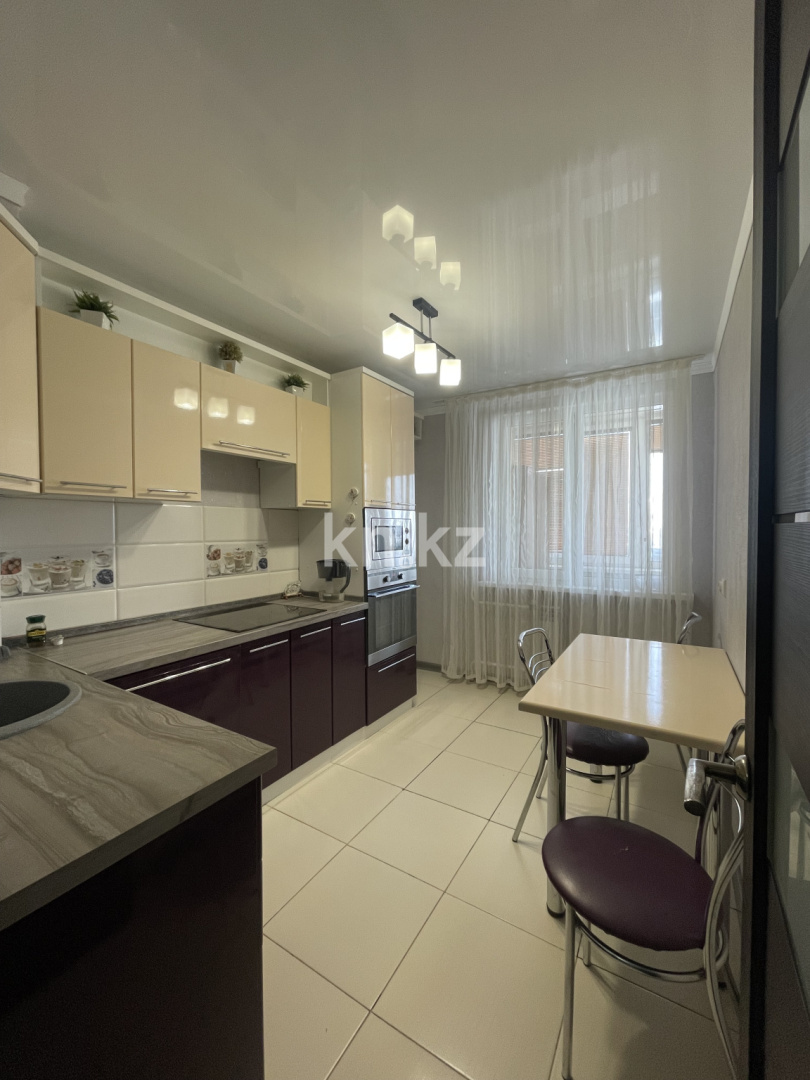Продажа 2-комнатной квартиры, 50 м², ул. Казахстан, дом  64 - Продажа жилой и коммерческой недвижимости в Усть-Каменогорске фото 1 из 12