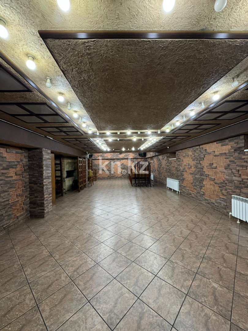 Продажа помещения, 383.3 м² - Продажа офисных и торговых помещений в Караганде фото 7 из 22