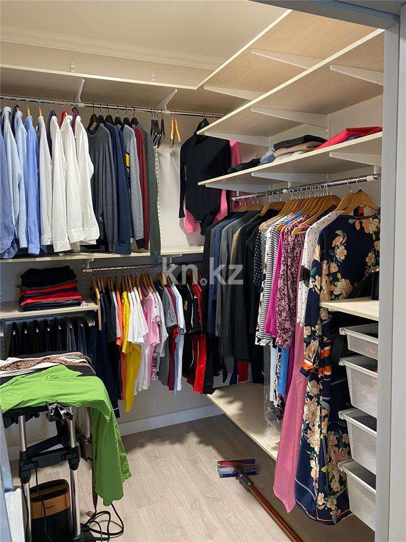 Продажа 3-комнатной квартиры, 120 м², ул. Аманжолова - Продажа  трехкомнатных квартир в Караганде фото 9 из 12