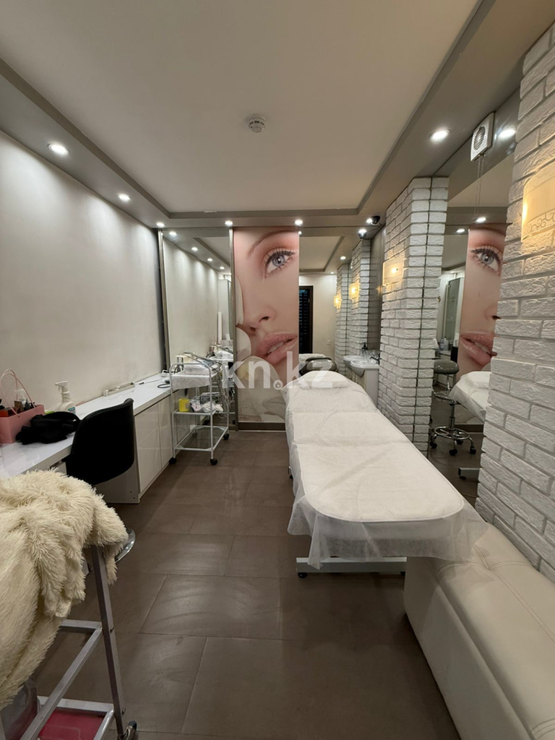 Продажа , 39.6 м², пр. Н. Абдирова - Продажа офисных и торговых помещений в Караганде с фото фото 4 из 9