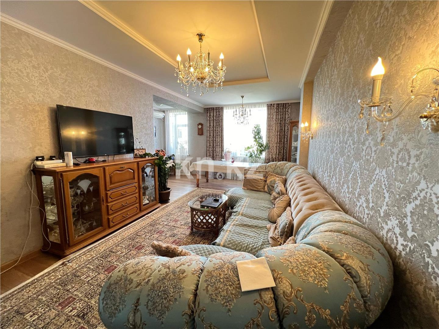 Продажа 3-комнатной квартиры, 127 м², ул. Аманжолова, дом  96/1 - Продажа квартир в Караганде фото 1 из 25
