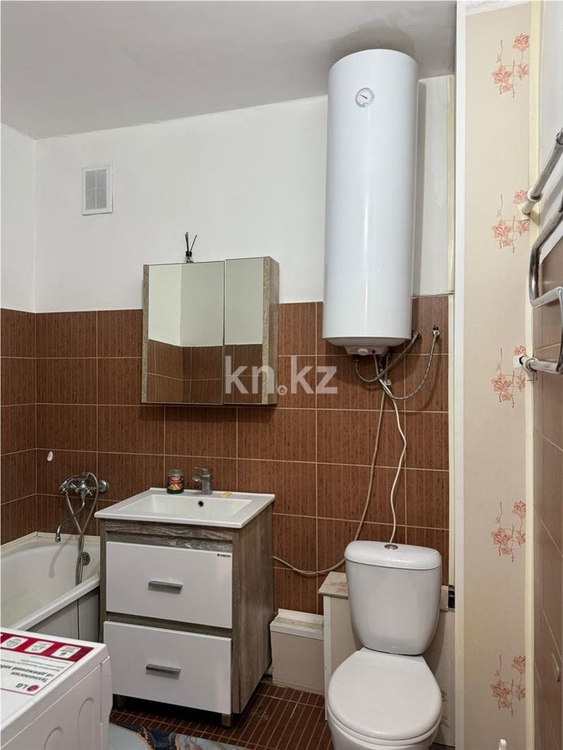 Продажа 3-комнатной квартиры, 74 м², пр. Шахтеров в Караганде - фото 11
