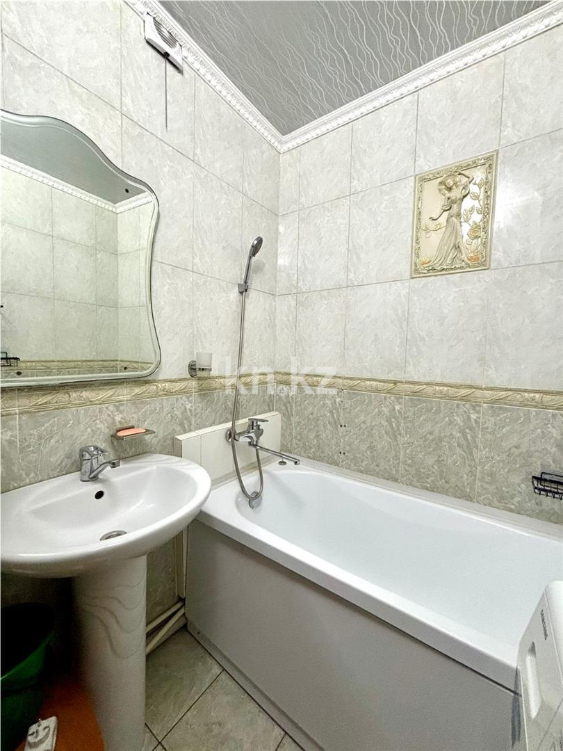 Продажа 3-комнатной квартиры, 59 м², ул. Аманжолова, дом  71 в Караганде - фото 12
