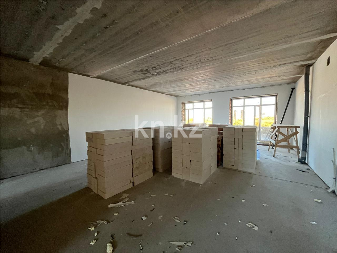 Продажа 4-комнатной квартиры, 136 м², ул. Аманжолова, дом  96/3 - Продажа квартир в Караганде фото 4 из 12