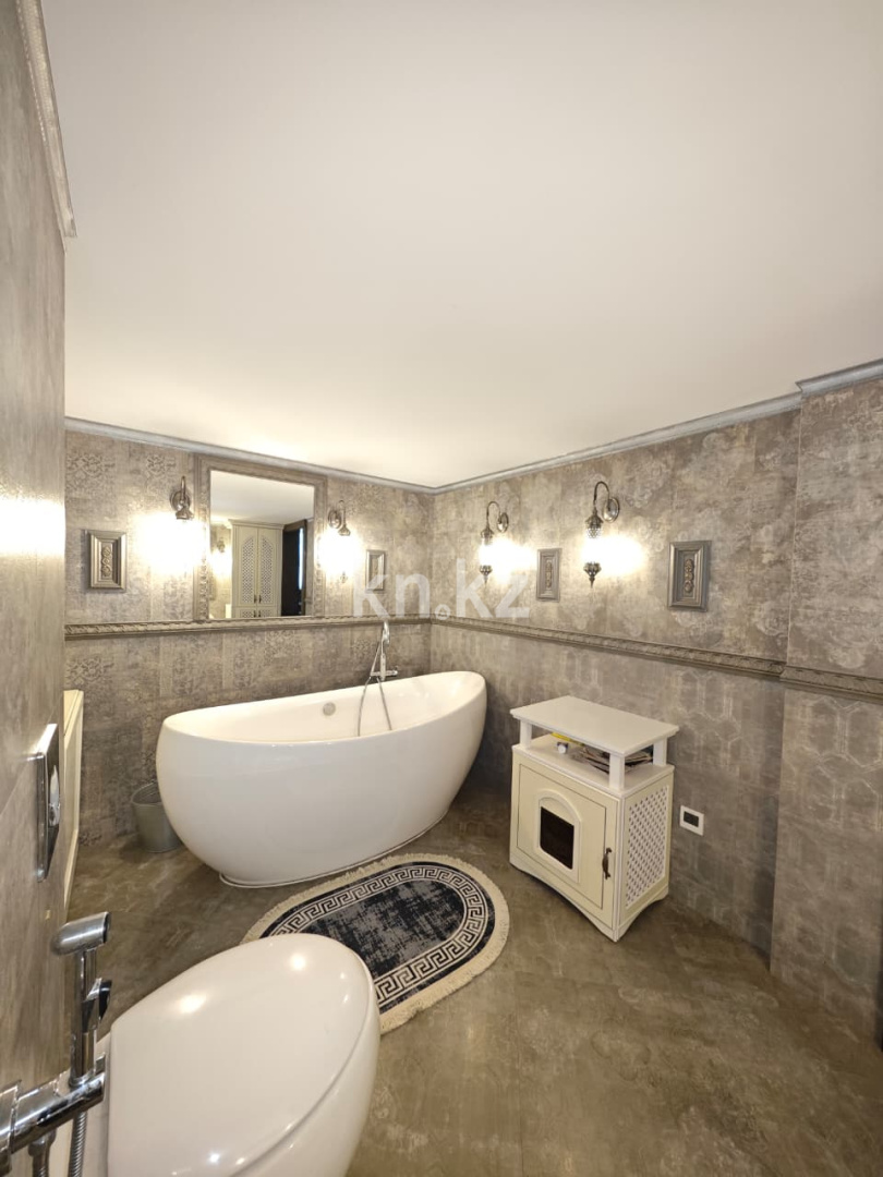 Продажа 3-комнатной квартиры, 96 м², ул. Ержанова, дом  18/6 - Продажа квартир в Караганде с фото фото 13 из 23