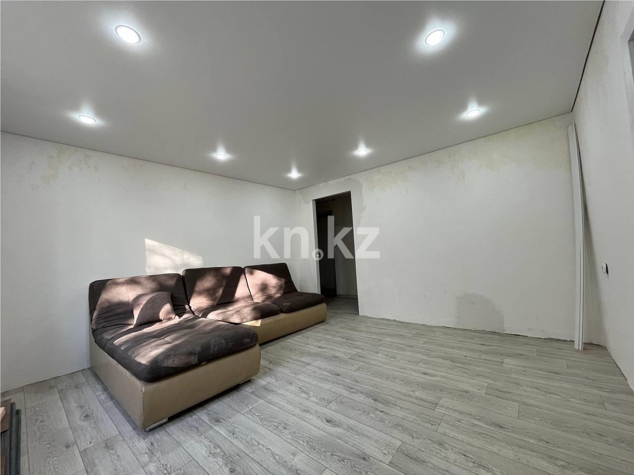 Продажа 3-комнатной квартиры, 54 м², ул. 6-й мик-н в Темиртау - фото 3