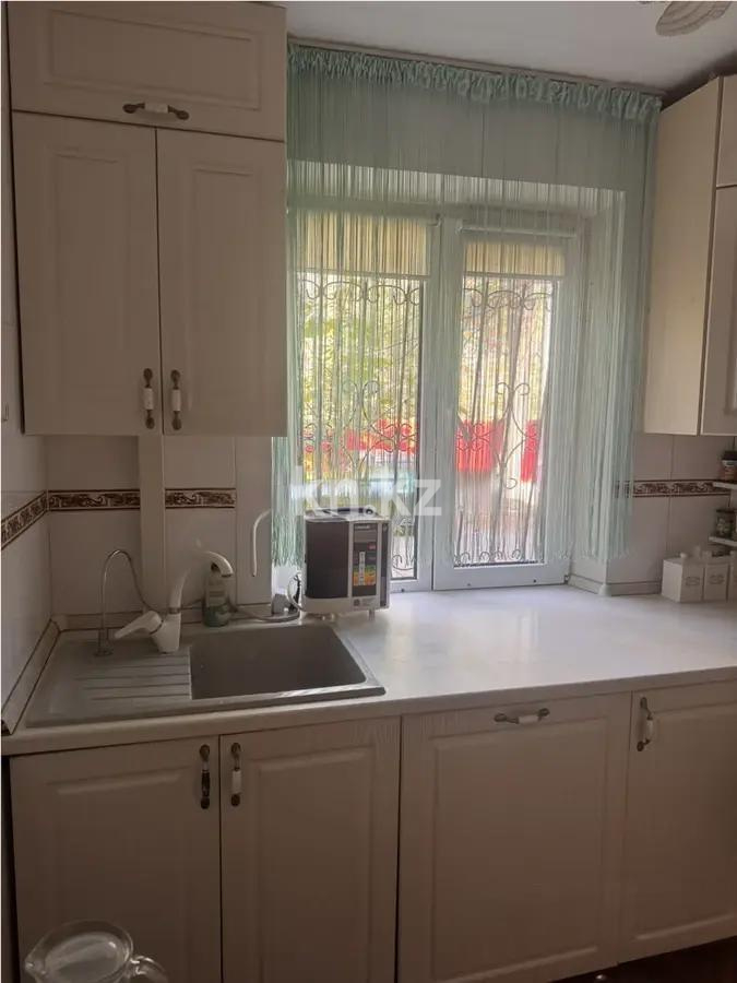 Продажа 3-комнатной квартиры, 62 м², 12 мкр., дом  4 в Алматы - фото 4