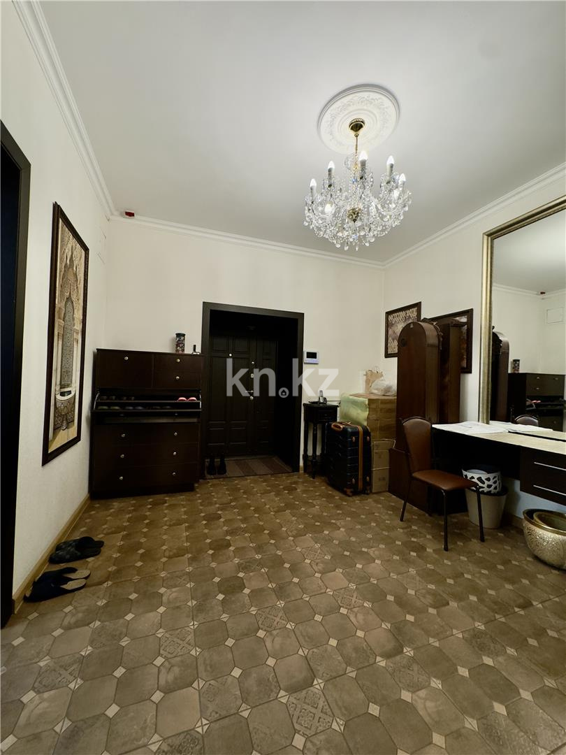 Продажа 5-комнатной квартиры, 217 м², ул. Аманжолова, дом  41 - Продажа  пятикомнатных квартир в Караганде фото 27 из 43