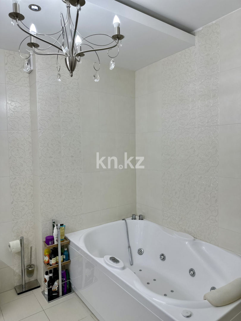 Продажа 4-комнатной квартиры, 159 м², бул. Бухар Жырау, дом  27/5в - ул. Маркова - Продажа квартир в Алматы фото 13 из 24