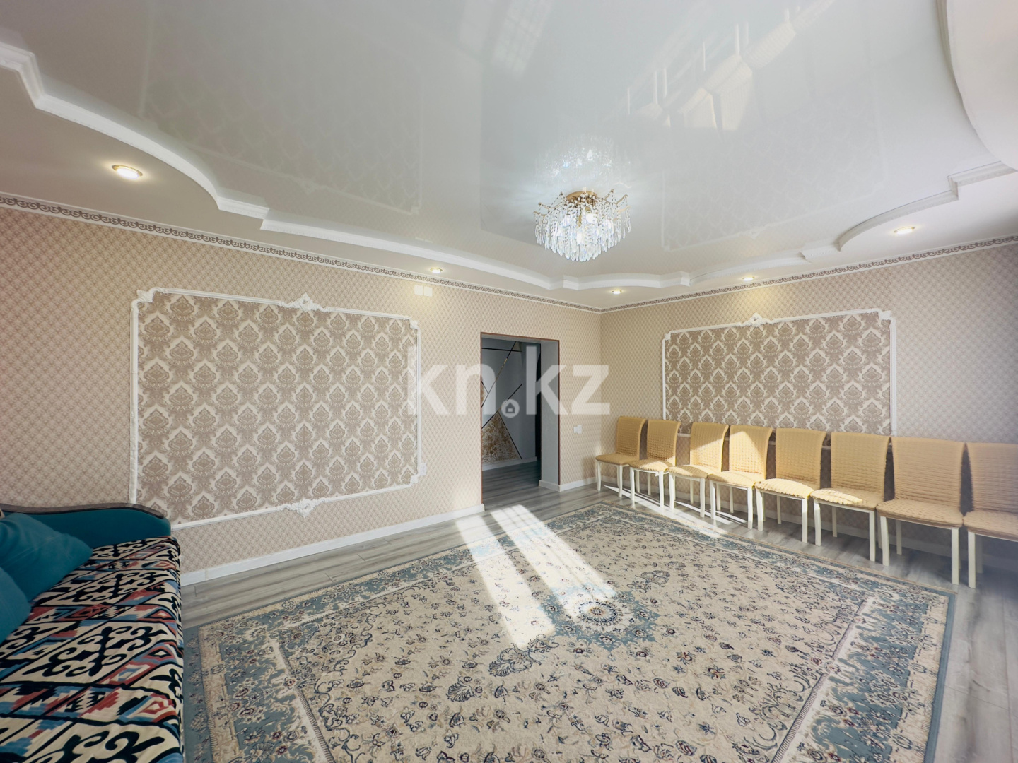 Продажа 6-комнатного дома, 226 м², ул. Ленинградская - Продажа и аренда недвижимости в Шахтинске фото 1 из 13