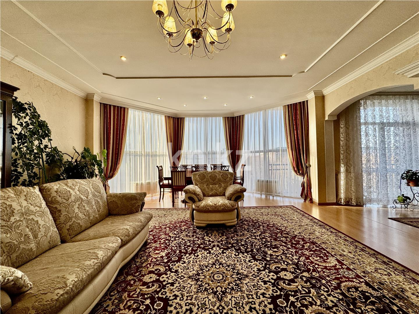 Продажа 3-комнатной квартиры, 132 м², ул. Абая, дом  5 - Продажа квартир в Караганде фото 6 из 38