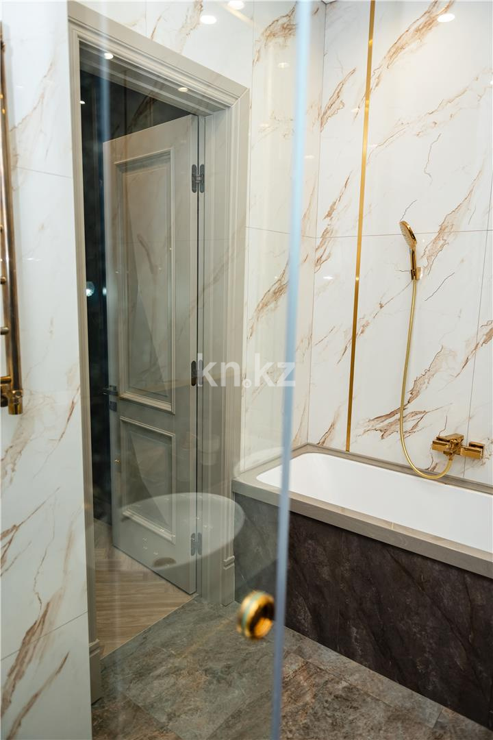 Продажа 6-комнатной квартиры, 345 м², ул. Муканова, дом  53 - Продажа  пятикомнатных квартир в Караганде фото 34 из 58