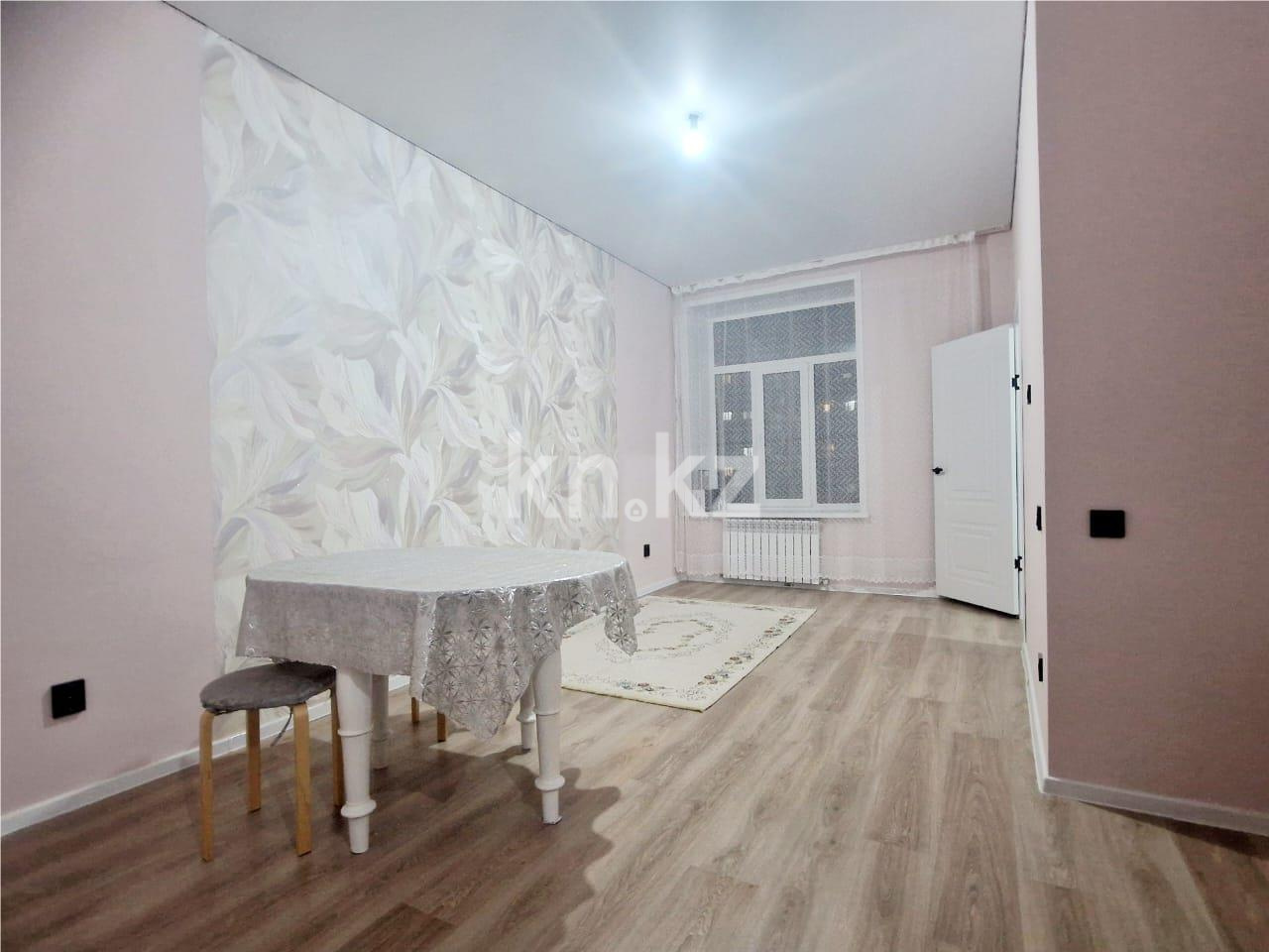 Продажа 2-комнатной квартиры, 40 м², ул. Муканова, дом  88 - Аренда домов в Караганде фото 1 из 10