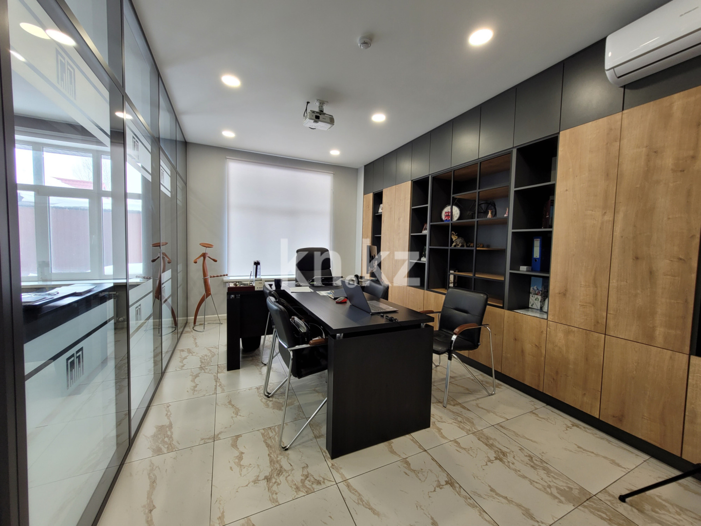 Продажа , 306 м², ул. Комиссарова - Продажа офисных и торговых помещений в Караганде с фото фото 3 из 6