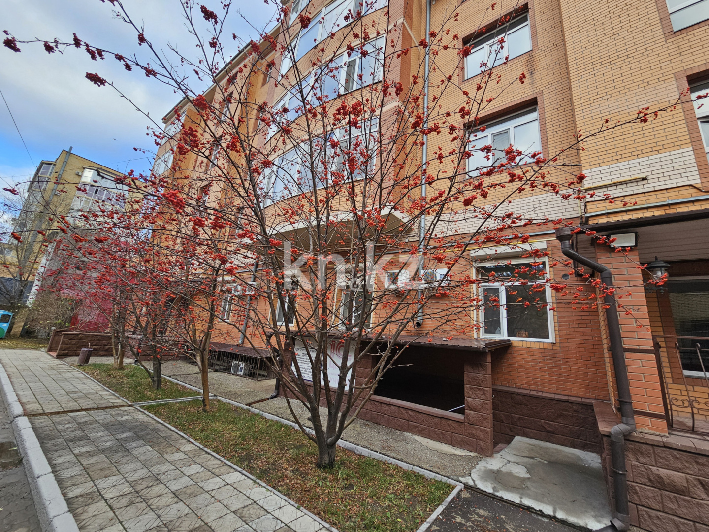 Продажа , 45 м², ул. Аманжолова, дом  33/1 - Продажа офисных и торговых помещений в Караганде фото 13 из 17