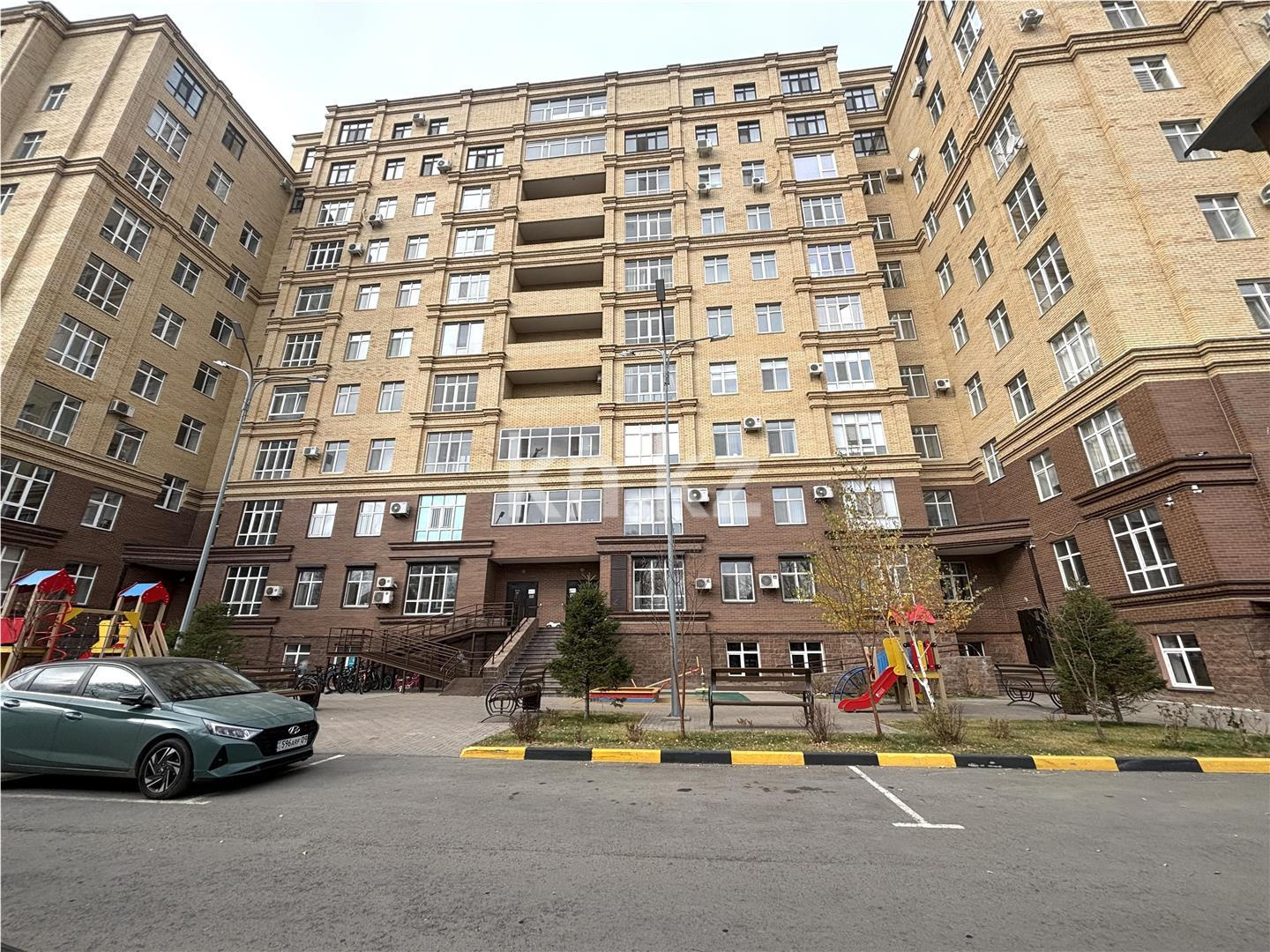 Продажа 3-комнатной квартиры, 149 м², ул. Аманжолова - Продажа квартир в Караганде фото 1 из 9