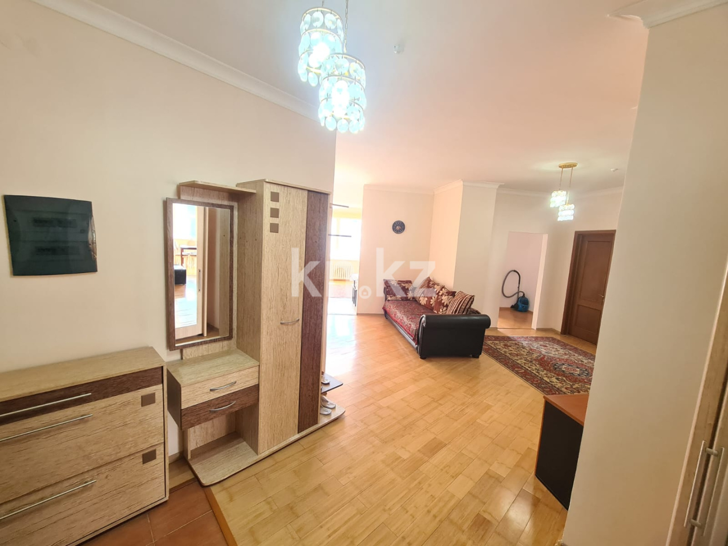 Продажа 3-комнатной квартиры, 130 м², ул. Кунаева, дом  14 - пр. Мангилик Ел в Астане