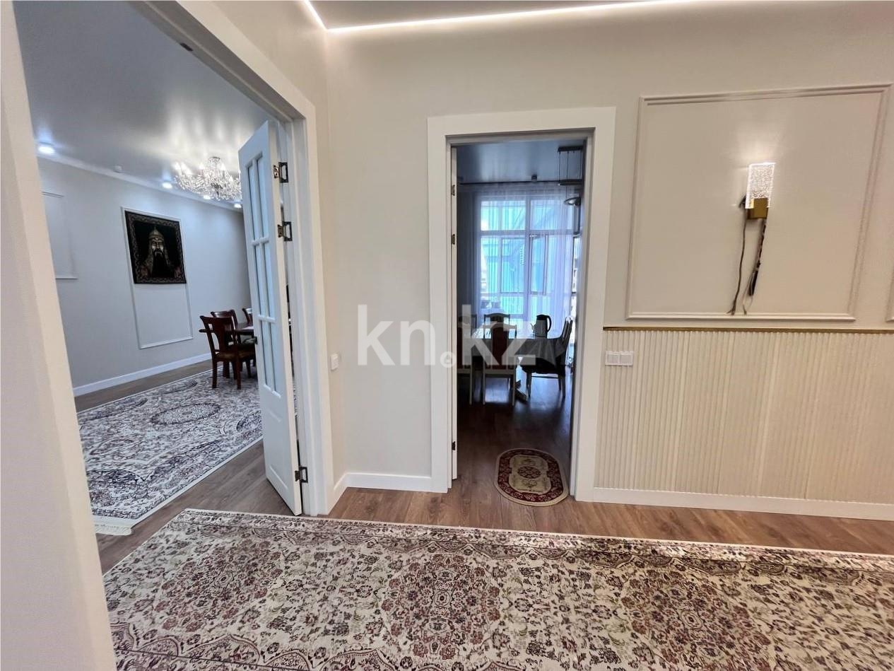 Продажа 4-комнатной квартиры, 131 м², ул. Ашимова в Караганде - фото 26