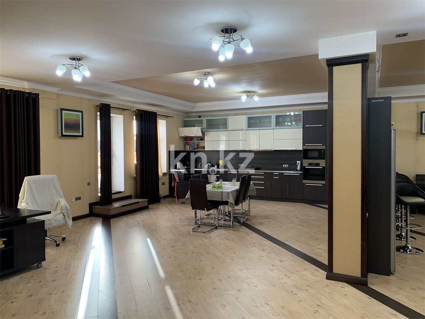 Продажа 7-комнатной квартиры, 391 м², ул. Аманжолова, дом  30 - Продажа  пятикомнатных квартир в Караганде фото 5 из 19