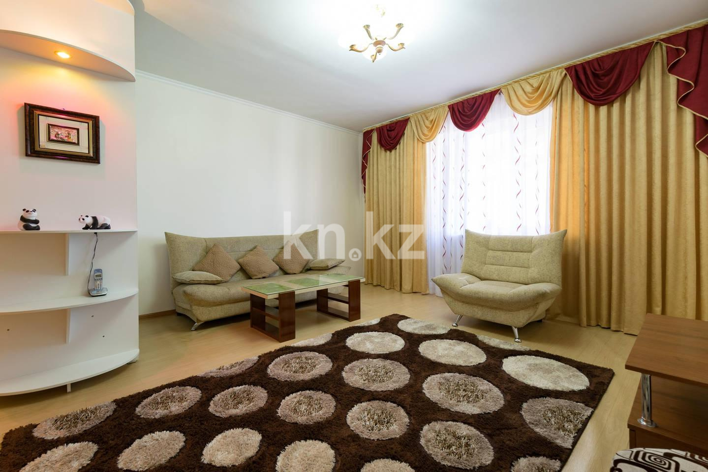 Аренда 4-комнатной квартиры посуточно, 98 м², Самал-2 мкр-н, дом  26 - Аренда  четырехкомнатных квартир посуточно в Алматы фото 2 из 14