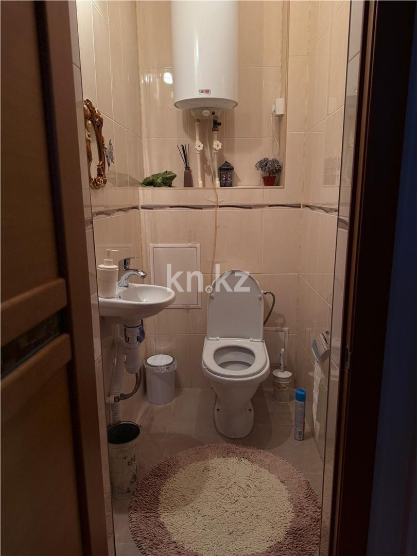 Продажа 3-комнатной квартиры, 135 м², ул. Аманжолова - Продажа  трехкомнатных квартир в Караганде фото 13 из 21