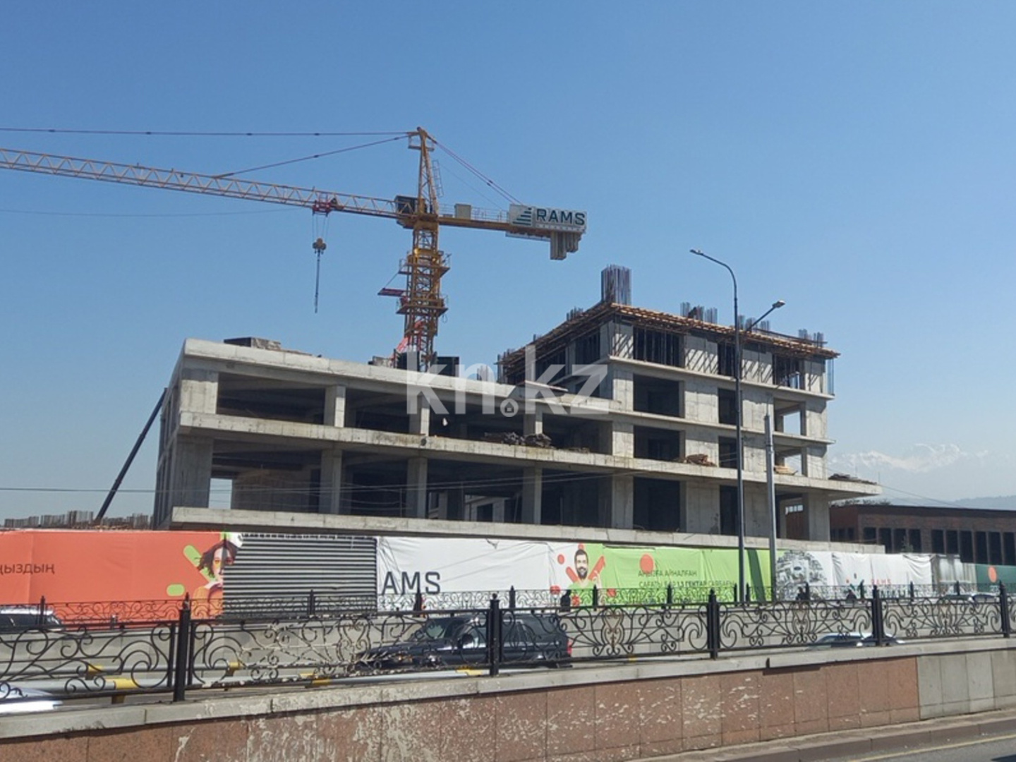 Продажа 4-комнатной квартиры, 136.3 м², пр. Суюнбая, дом  15в в Алматы - фото 2