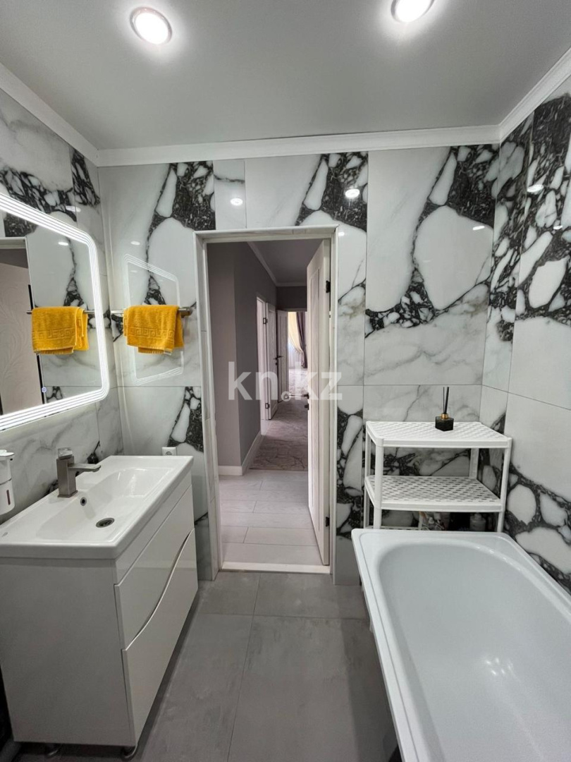 Продажа 2-комнатной квартиры, 72 м² - Недвижимость в Уральске фото 1 из 11