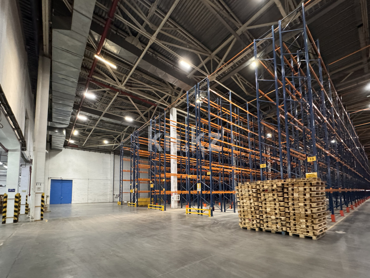 Аренда , 7319 м², Суюнбая, дом  258в в Алматы