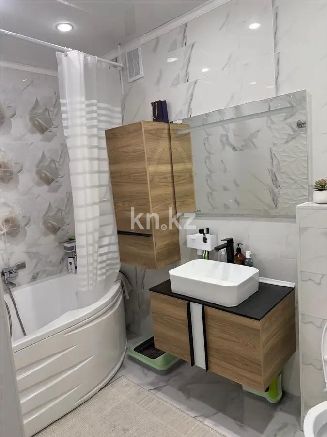 Продажа 2-комнатной квартиры, 70 м², ул. Ауэзова, дом  38/1 в Астане - фото 4