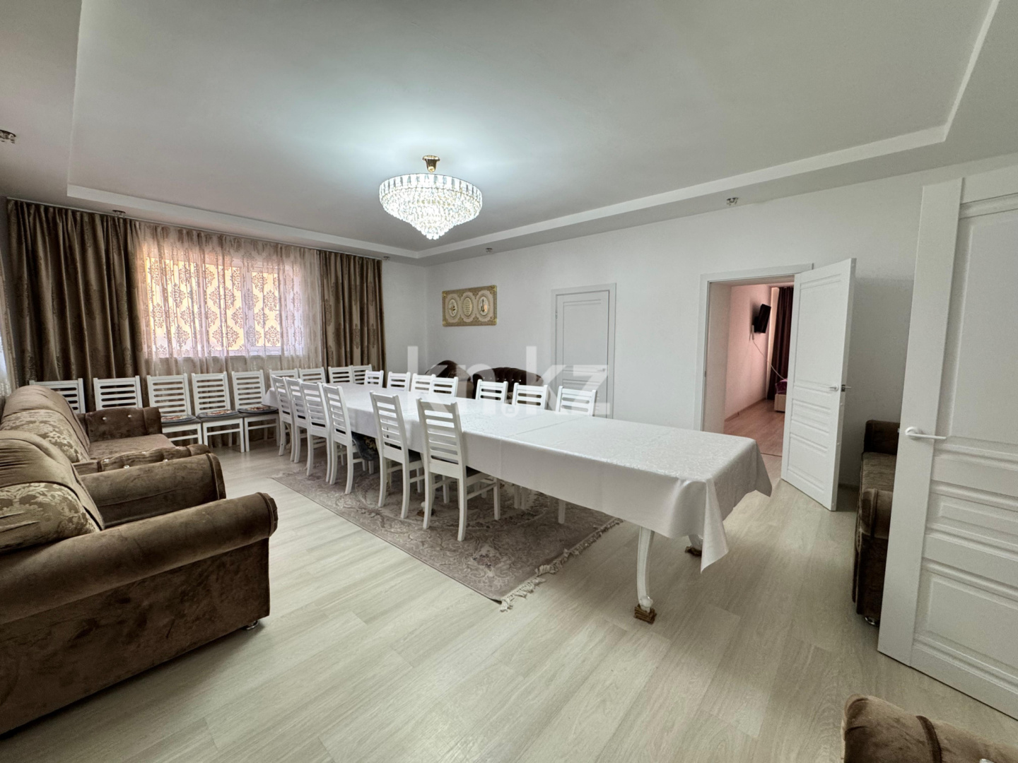 Продажа 6-комнатного дома, 343 м², ул. Карибжанова - Продажа  пятикомнатных домов, коттеджей в Караганде с фото фото 1 из 36