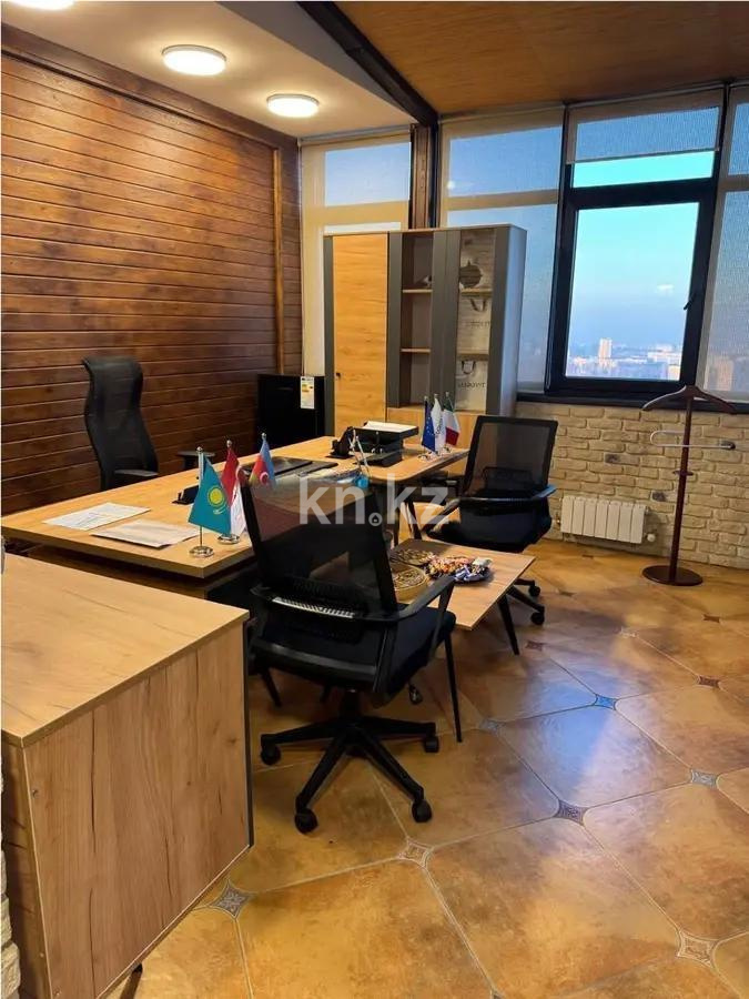 Продажа 7-комнатной квартиры, 330 м² - Продажа пятикомнатных и более квартир в Алматы фото 2 из 3