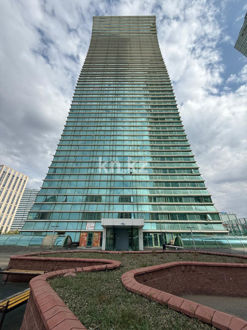 Продажа 3-комнатной квартиры, 130 м², ул. Достык, дом  5/1 - ул. Сауран в Астане - фото 36