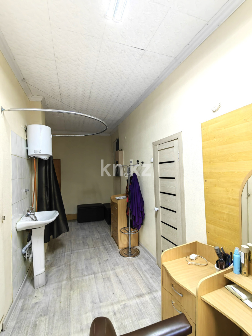 Продажа , 60 м², пр. Бухар-жырау, дом  96 - Продажа офисных и торговых помещений в Караганде фото 8 из 21