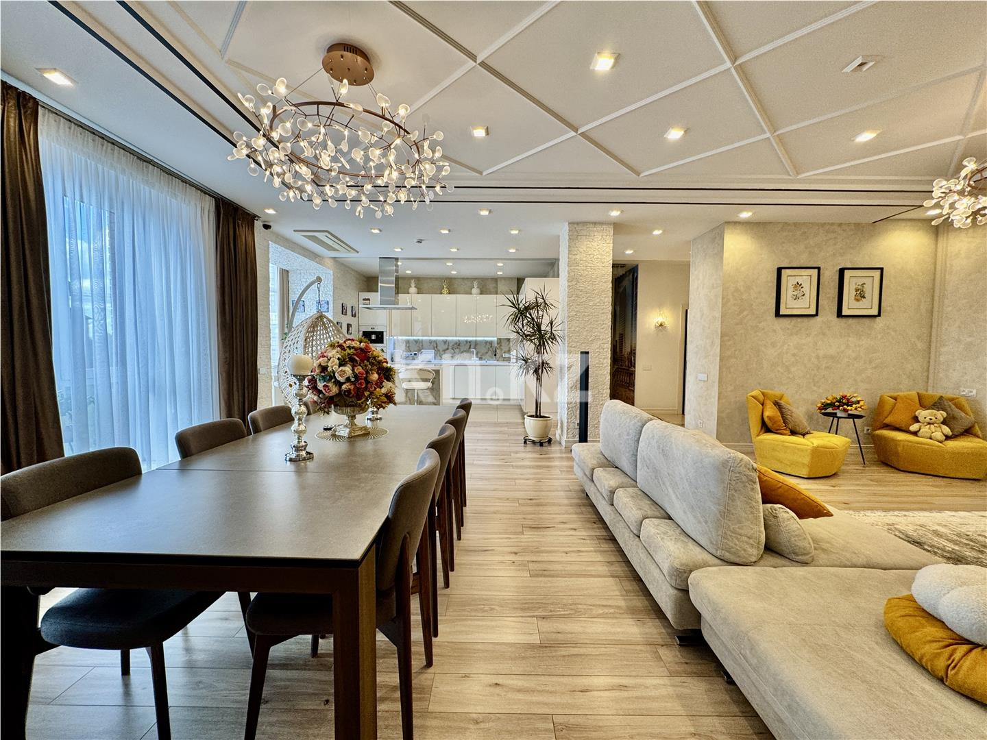 Продажа 4-комнатной квартиры, 198 м², ул. Ботаническая, дом  12/12 в Караганде - фото 3