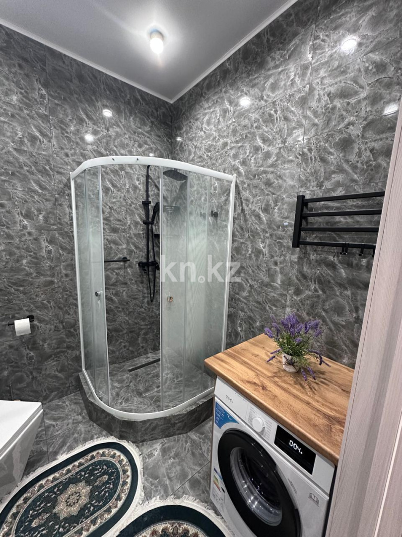 Продажа 2-комнатной квартиры, 72 м², ул. Муканова, дом  41/25 в Караганде - фото 8