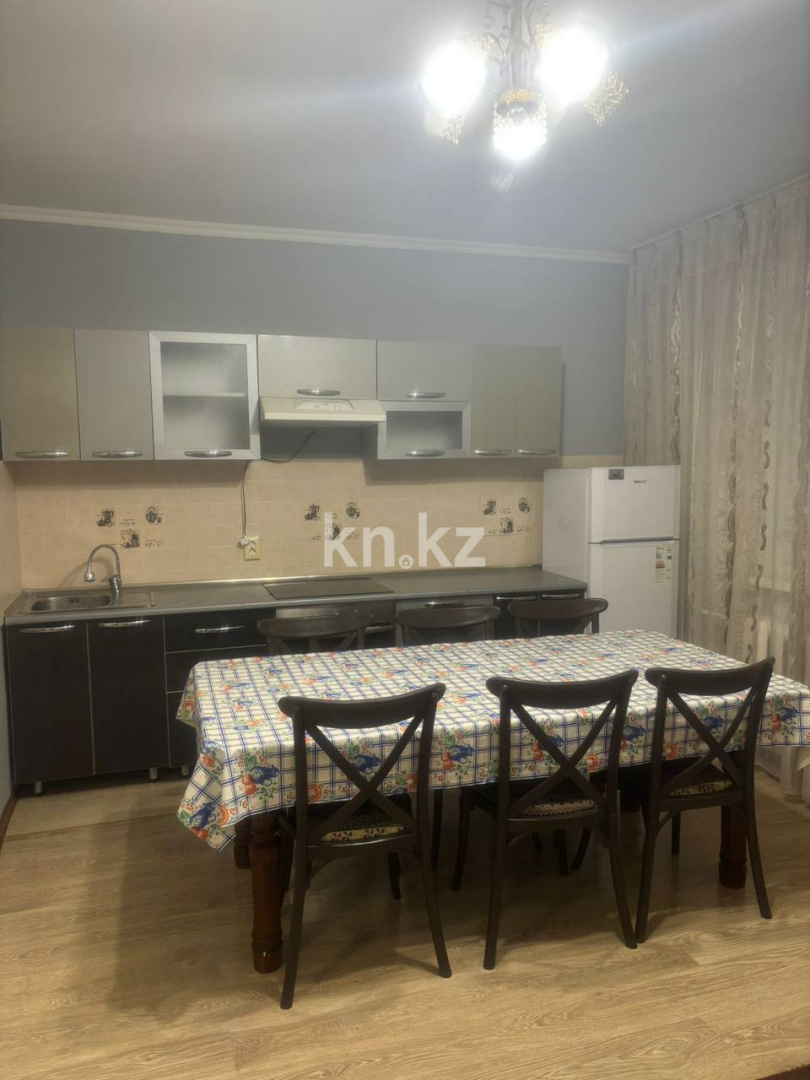 Аренда 3-комнатной квартиры, 63 м², ул. Бокейхана, дом  10 - Аренда квартир помесячно в Казахстане фото 1 из 10
