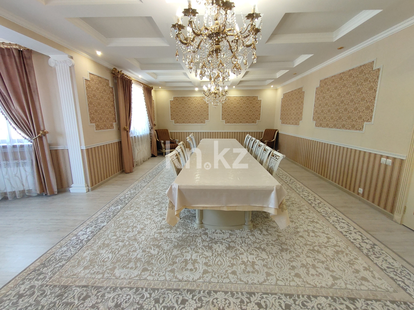 Продажа 9-комнатного дома, 629 м² - Продажа домов, коттеджей в Караганде фото 1 из 34