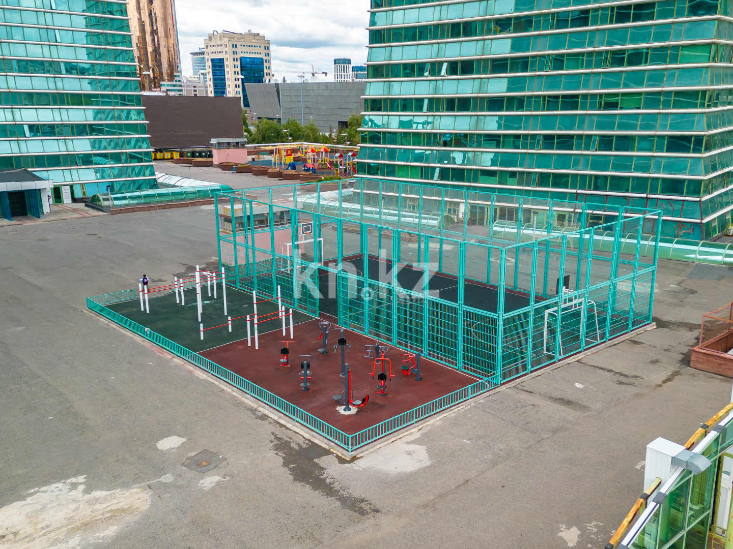 Продажа 3-комнатной квартиры, 130 м², ул. Достык, дом  5/1 - ул. Сауран в Астане - фото 48