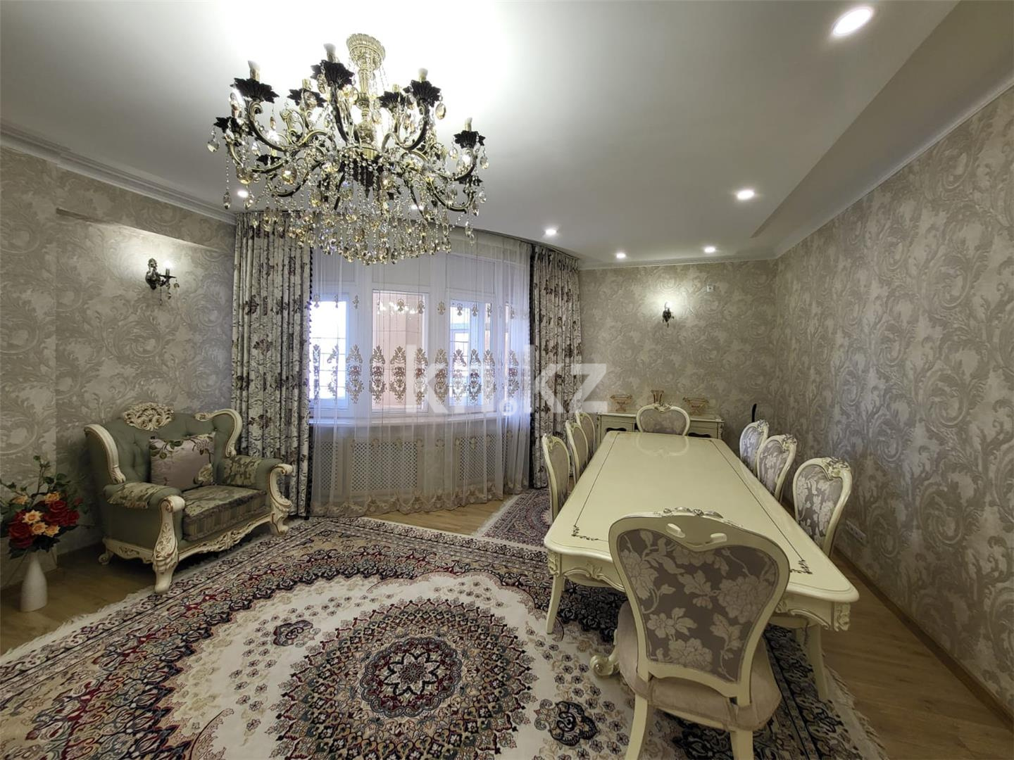 Продажа 4-комнатной квартиры, 199.6 м², Республики - Продажа  четырехкомнатных квартир в Астане фото 1 из 20