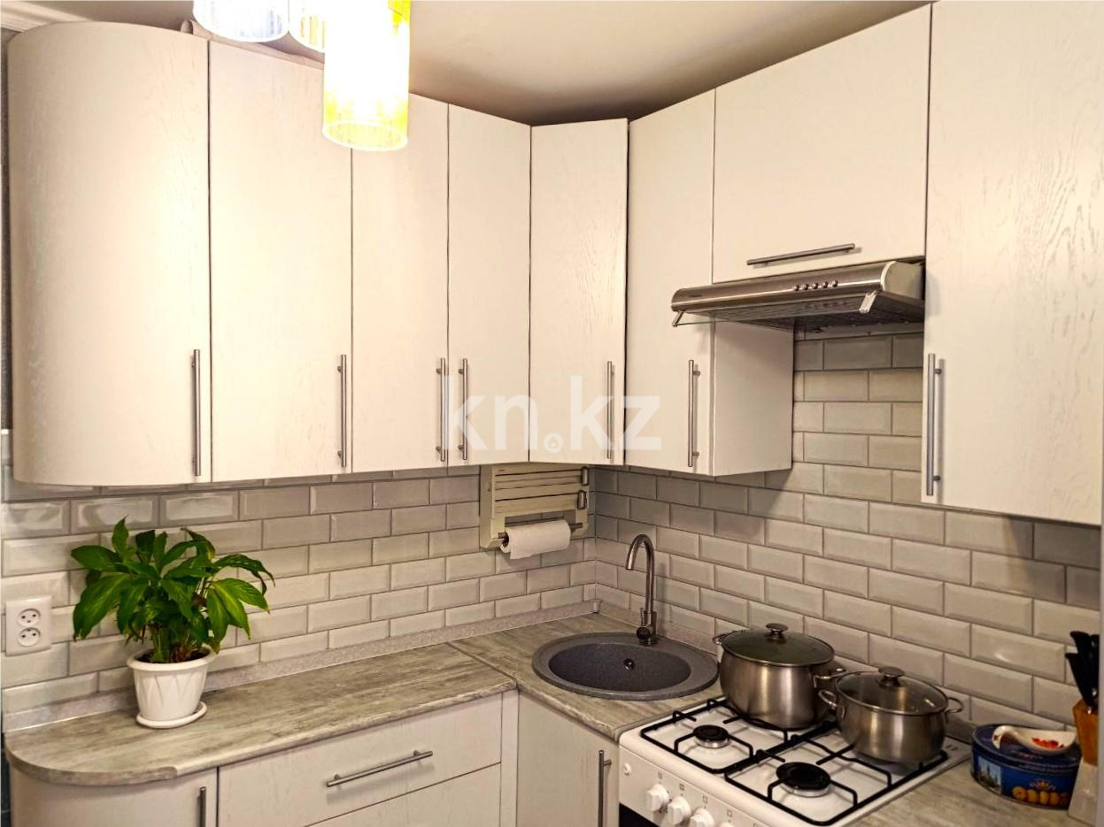 Продажа 3-комнатной квартиры, 42 м², ул. Зелинского - Продажа квартир в Караганде фото 1 из 15
